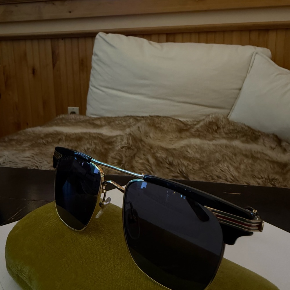 Gucci Black and Gold Square Sunglasses - Picture 3 of 4